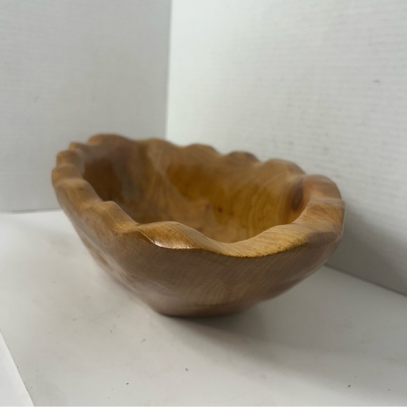 Vintage Large Handcarved Wood Bowl Centerpiece Scalloped Edge Natural Decor - Picture 4 of 6